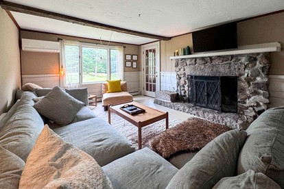 Classy Farm Retreat with Incredible Countryside Views in Maine - Fryeburg, Maine - glamping.directory