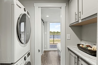 Waterfront Modern Cabin with Lofted Interior in Texas - Fredericksburg, Texas - glamping.directory