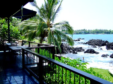 Incredible Waterfront Cottage with Kayaks and a Hot Tub on Kealakekua Bay in Hawaii - Captain Cook, Hawaii - glamping.directory