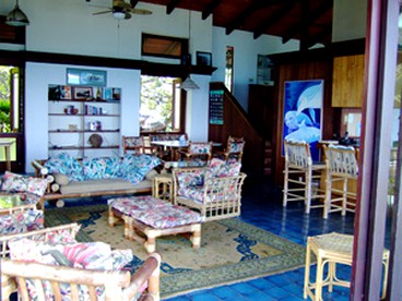 Incredible Waterfront Cottage with Kayaks and a Hot Tub on Kealakekua Bay in Hawaii - Captain Cook, Hawaii - glamping.directory