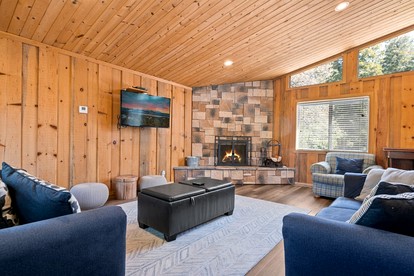 Gorgeous Lake Close Log Cabin with Great Vistas in Big Bear Lake, California - Big Bear Lake, California - glamping.directory