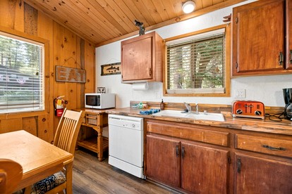 Gorgeous Lake Close Log Cabin with Great Vistas in Big Bear Lake, California - Big Bear Lake, California - glamping.directory