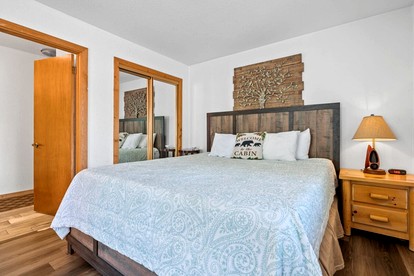 Gorgeous Lake Close Log Cabin with Great Vistas in Big Bear Lake, California - Big Bear Lake, California - glamping.directory