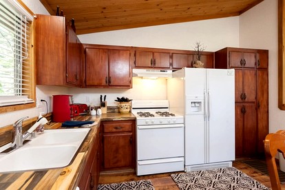 Gorgeous Lake Close Log Cabin with Great Vistas in Big Bear Lake, California - Big Bear Lake, California - glamping.directory