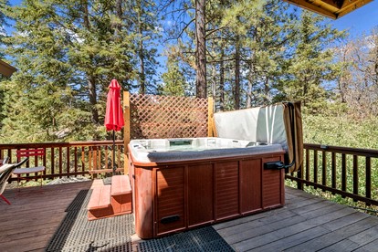 Gorgeous Lake Close Log Cabin with Great Vistas in Big Bear Lake, California - Big Bear Lake, California - glamping.directory