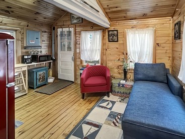 Charming Pet-Friendly Tiny Cottage with Pool and Trails near Ogunquit, Maine - York Beach, Maine - glamping.directory