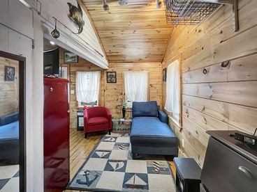 Charming Pet-Friendly Tiny Cottage with Pool and Trails near Ogunquit, Maine - York Beach, Maine - glamping.directory