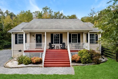 Spectacular Cottage Perfect for Groups and Water Activities in Luray, Virginia - glamping.directory
