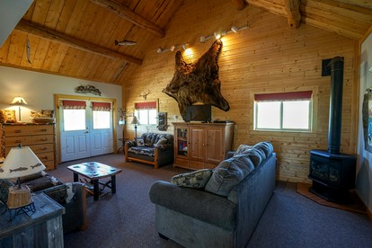 Adorable Montana Mountain Cabin with Scenic Views, Near Virginia City & Nevada City, MT - Ennis, Montana - glamping.directory