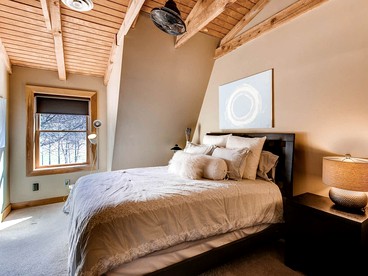 Luxury Cottage Rental with a Hot Tub and a Pond near Columbus, Ohio - Sunbury, Ohio - glamping.directory