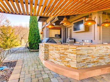 Luxury Cottage Rental with a Hot Tub and a Pond near Columbus, Ohio - Sunbury, Ohio - glamping.directory