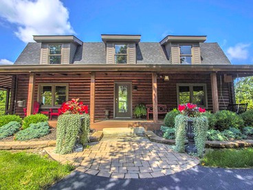 Luxury Cottage Rental with a Hot Tub and a Pond near Columbus, Ohio - glamping.directory