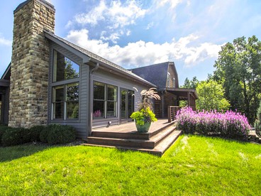 Luxury Cottage Rental with a Hot Tub and a Pond near Columbus, Ohio - Sunbury, Ohio - glamping.directory