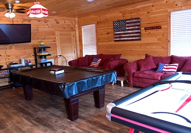 Stunning Cabin Rental in the Blue Ridge Mountains of Dobson, North Carolina - Dobson, North Carolina - glamping.directory