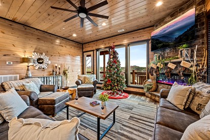 Stunning Cabin with Indoor Pool, Pool Table and Hot-tub in Sevierville, Tennessee - Sevierville, Tennessee - glamping.directory