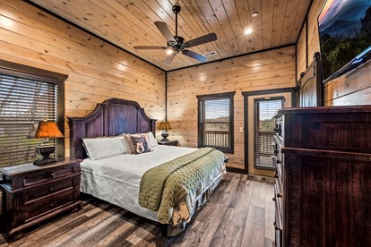 Stunning Cabin with Indoor Pool, Pool Table and Hot-tub in Sevierville, Tennessee - Sevierville, Tennessee - glamping.directory