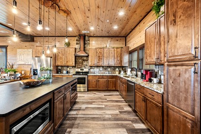 Stunning Cabin with Indoor Pool, Pool Table and Hot-tub in Sevierville, Tennessee - Sevierville, Tennessee - glamping.directory