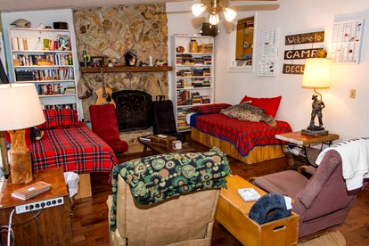 Spacious Cabin for a Group Getaway Overlooking Junior Lake in Florida - Interlachen, Florida - glamping.directory