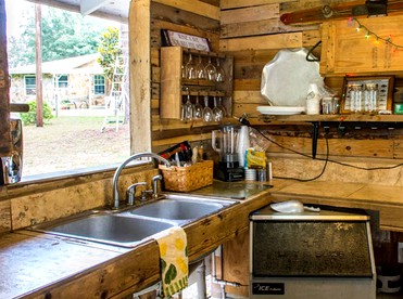 Spacious Cabin for a Group Getaway Overlooking Junior Lake in Florida - Interlachen, Florida - glamping.directory