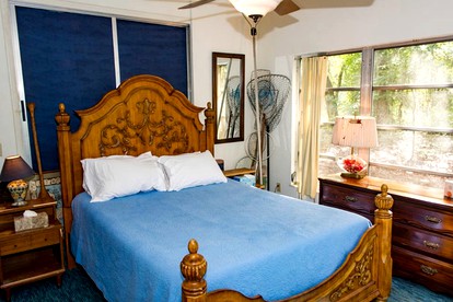 Spacious Cabin for a Group Getaway Overlooking Junior Lake in Florida - Interlachen, Florida - glamping.directory