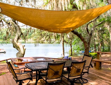 Spacious Cabin for a Group Getaway Overlooking Junior Lake in Florida - Interlachen, Florida - glamping.directory