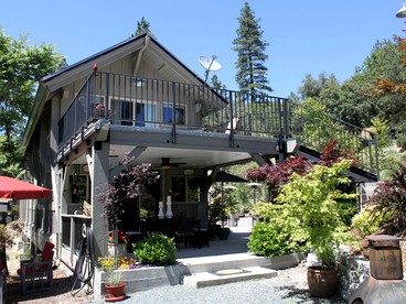 Stylish Art Deco Vacation Rental in Sierra Foothills, California - glamping.directory