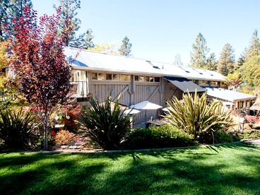 Stylish Art Deco Vacation Rental in Sierra Foothills, California - Nevada City, California - glamping.directory