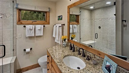 Slopeside Vacation Rental with a Wood-Burning Fireplace in Steamboat Springs, Colorado - Steamboat, Colorado - glamping.directory
