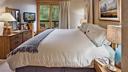 Slopeside Vacation Rental with a Wood-Burning Fireplace in Steamboat Springs, Colorado - Steamboat, Colorado - glamping.directory