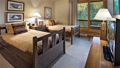 Slopeside Vacation Rental with a Wood-Burning Fireplace in Steamboat Springs, Colorado - Steamboat, Colorado - glamping.directory