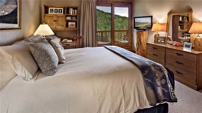 Slopeside Vacation Rental with a Wood-Burning Fireplace in Steamboat Springs, Colorado - Steamboat, Colorado - glamping.directory