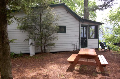 Two-Bedroom Cottage Camping with Private Beach near Albany, New York - Lake Luzerne, New York - glamping.directory