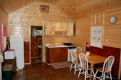 Two-Bedroom Cottage Camping with Private Beach near Albany, New York - Lake Luzerne, New York - glamping.directory