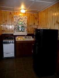Two-Bedroom Cottage Camping with Private Beach near Albany, New York - Lake Luzerne, New York - glamping.directory