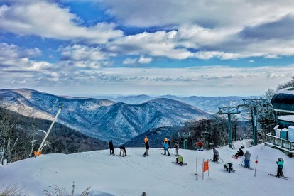 Charming Resort Retreat with Golf Course Views Near Wintergreen Resort, VA - Wintergreen Resort, Virginia - glamping.directory
