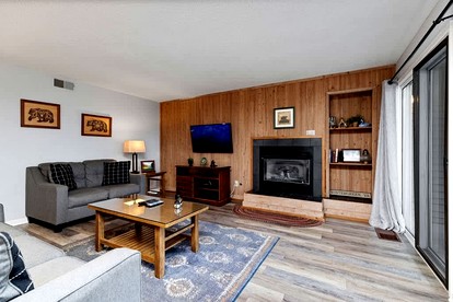 Charming Resort Retreat with Golf Course Views Near Wintergreen Resort, VA - Wintergreen Resort, Virginia - glamping.directory