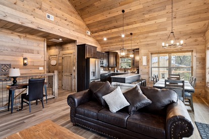 Fully-Equipped Cabin in Sevierville, Perfect for Glamping Getaways in the Smokies - Sevierville, Tennessee - glamping.directory