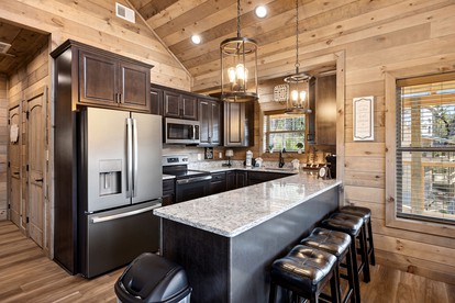 Fully-Equipped Cabin in Sevierville, Perfect for Glamping Getaways in the Smokies - Sevierville, Tennessee - glamping.directory