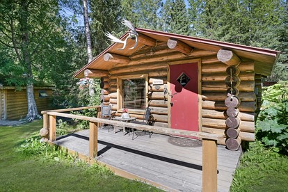 Historic Rustic Original Horse-Drawn Wood-Built Cabin with Bear Creek Pond Access & Bald Eagle Nest Near Hope, Alaska - Hope, Alaska - glamping.directory