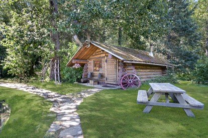 Historic Rustic Original Horse-Drawn Wood-Built Cabin with Bear Creek Pond Access & Bald Eagle Nest Near Hope, Alaska - Hope, Alaska - glamping.directory