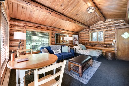 Historic Rustic Original Horse-Drawn Wood-Built Cabin with Bear Creek Pond Access & Bald Eagle Nest Near Hope, Alaska - Hope, Alaska - glamping.directory