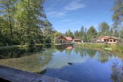 Historic Rustic Original Horse-Drawn Wood-Built Cabin with Bear Creek Pond Access & Bald Eagle Nest Near Hope, Alaska - Hope, Alaska - glamping.directory