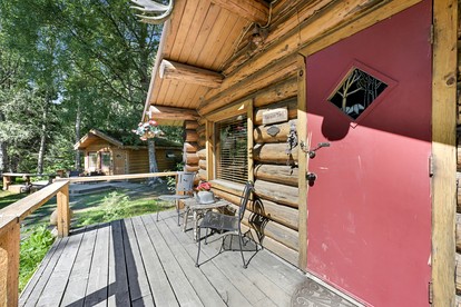 Historic Rustic Original Horse-Drawn Wood-Built Cabin with Bear Creek Pond Access & Bald Eagle Nest Near Hope, Alaska - Hope, Alaska - glamping.directory