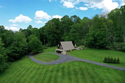 Fantastic A-Frame Cabin for a Couples' Getaway near Robesonia, Pennsylvania - Robesonia, Pennsylvania - glamping.directory