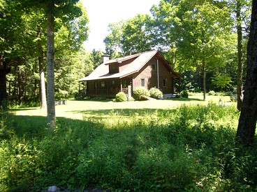 Spacious Family-Friendly Cabin with Games Room near Woodstock, New York - glamping.directory