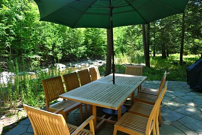 Spacious Family-Friendly Cabin with Games Room near Woodstock, New York - Lake Hill, New York - glamping.directory