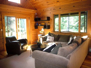 Spacious Family-Friendly Cabin with Games Room near Woodstock, New York - Lake Hill, New York - glamping.directory
