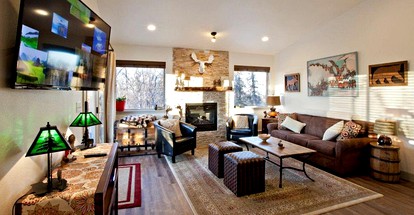 Secluded Family-Friendly Vacation Rental with Mountain Views in Anchorage, Alaska - glamping.directory