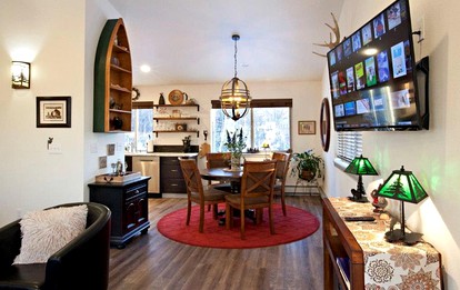 Secluded Family-Friendly Vacation Rental with Mountain Views in Anchorage, Alaska - Anchorage, Alaska - glamping.directory