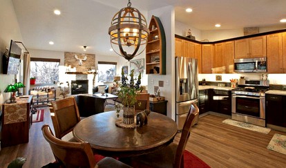 Secluded Family-Friendly Vacation Rental with Mountain Views in Anchorage, Alaska - Anchorage, Alaska - glamping.directory